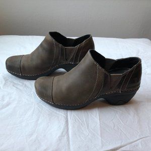Patagonia Casual Brown Shoes. Size 6